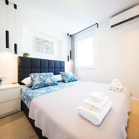 Apartment Sea View In The Center With Free Parking