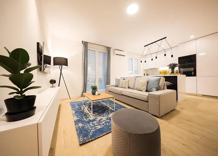 Appartamento Sea View In The Center With Free Parking *